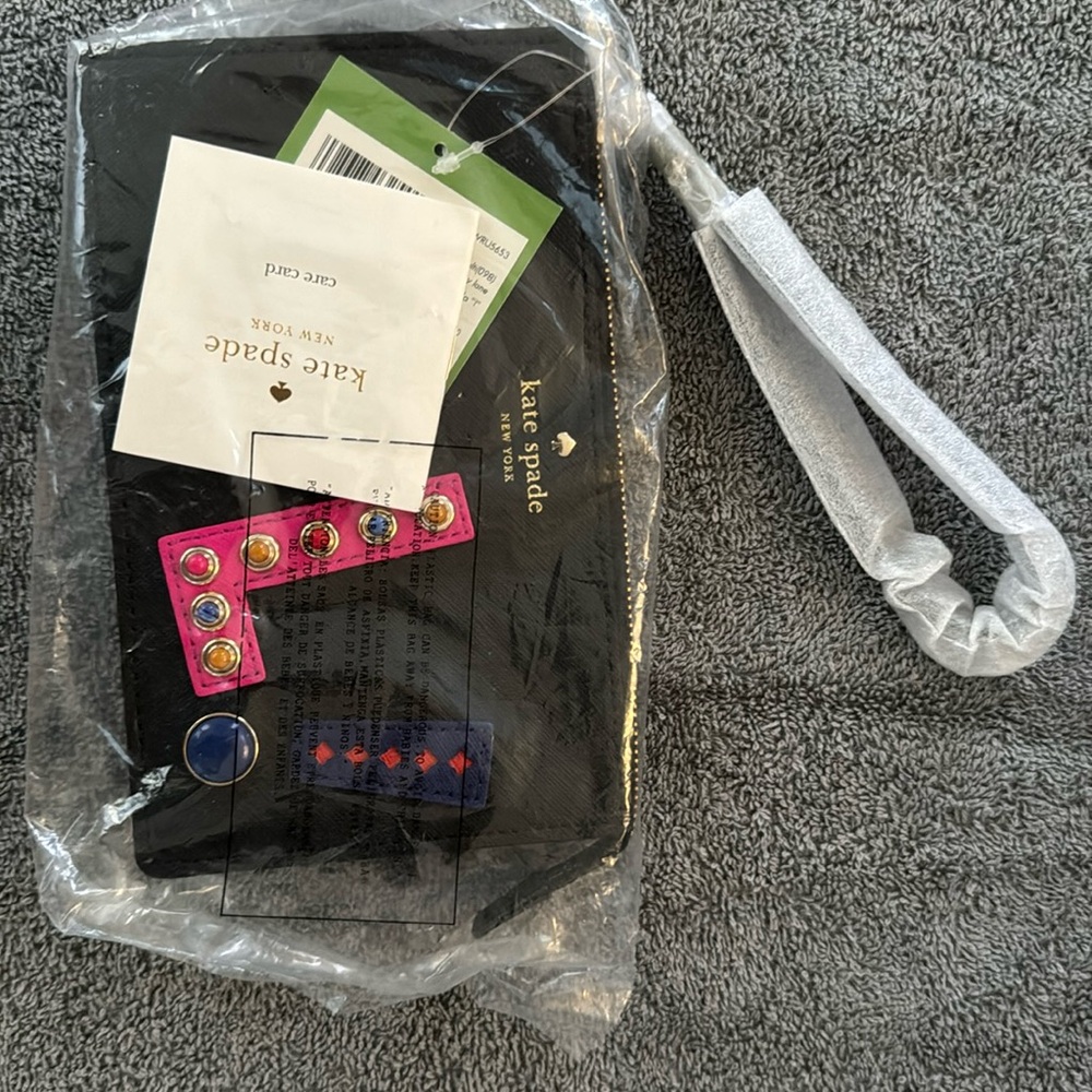 Brand new Kate Spade Hartley Lane Leila “L” Wristlet/Wallet